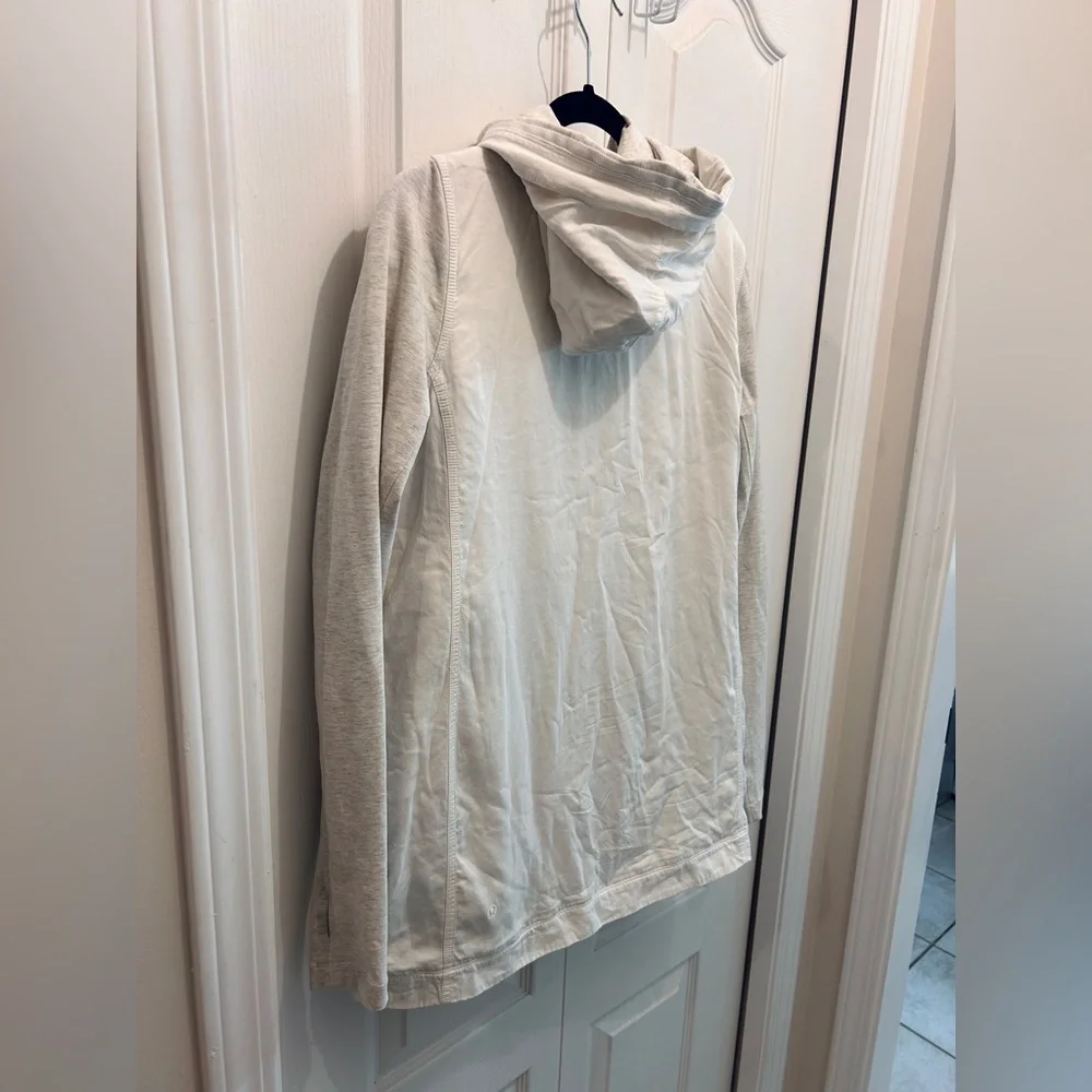 Lululemon Blissed Out Wrap in White / Heathered White • size 6 - Picture 13 of 14